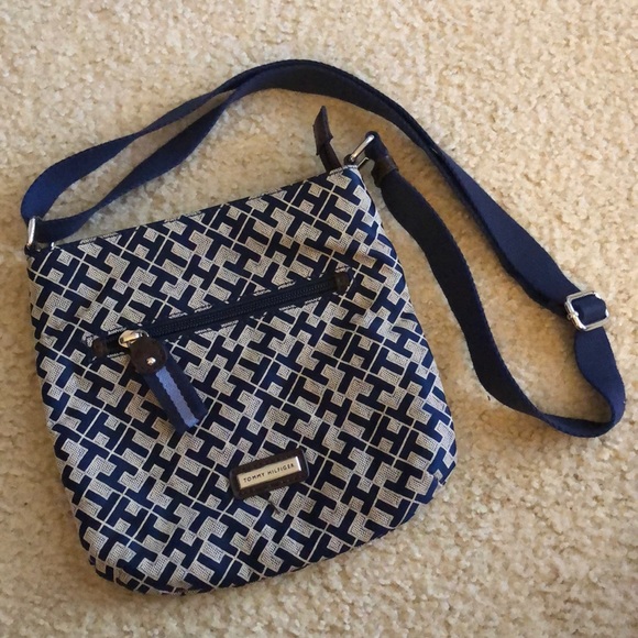 Tommy Hilfiger Crossbody - Picture 1 of 4